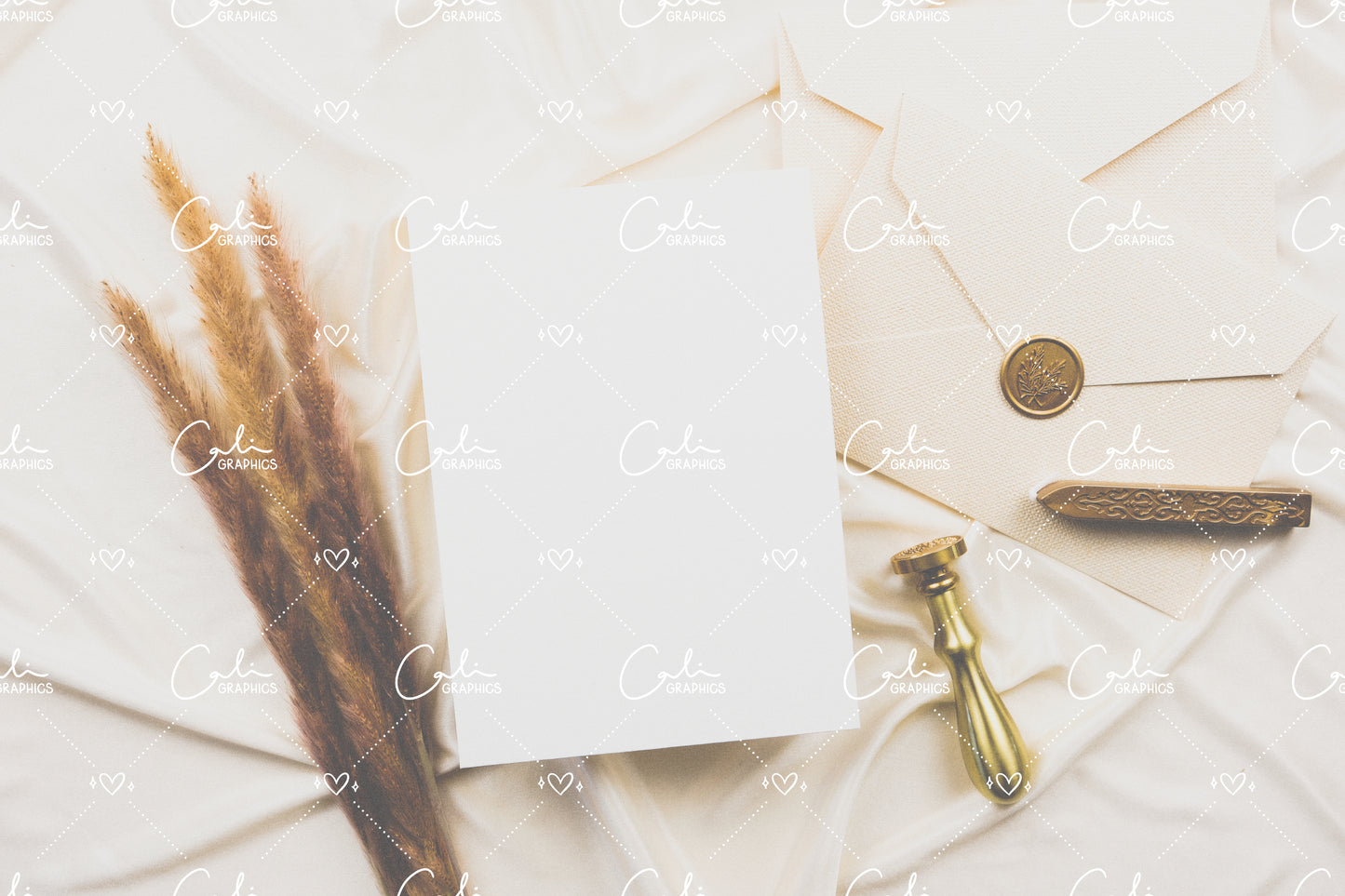 Elegant Cream 5x7 Card Mock-up
